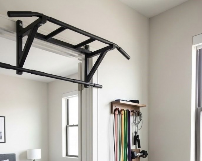 Door way pull up bar